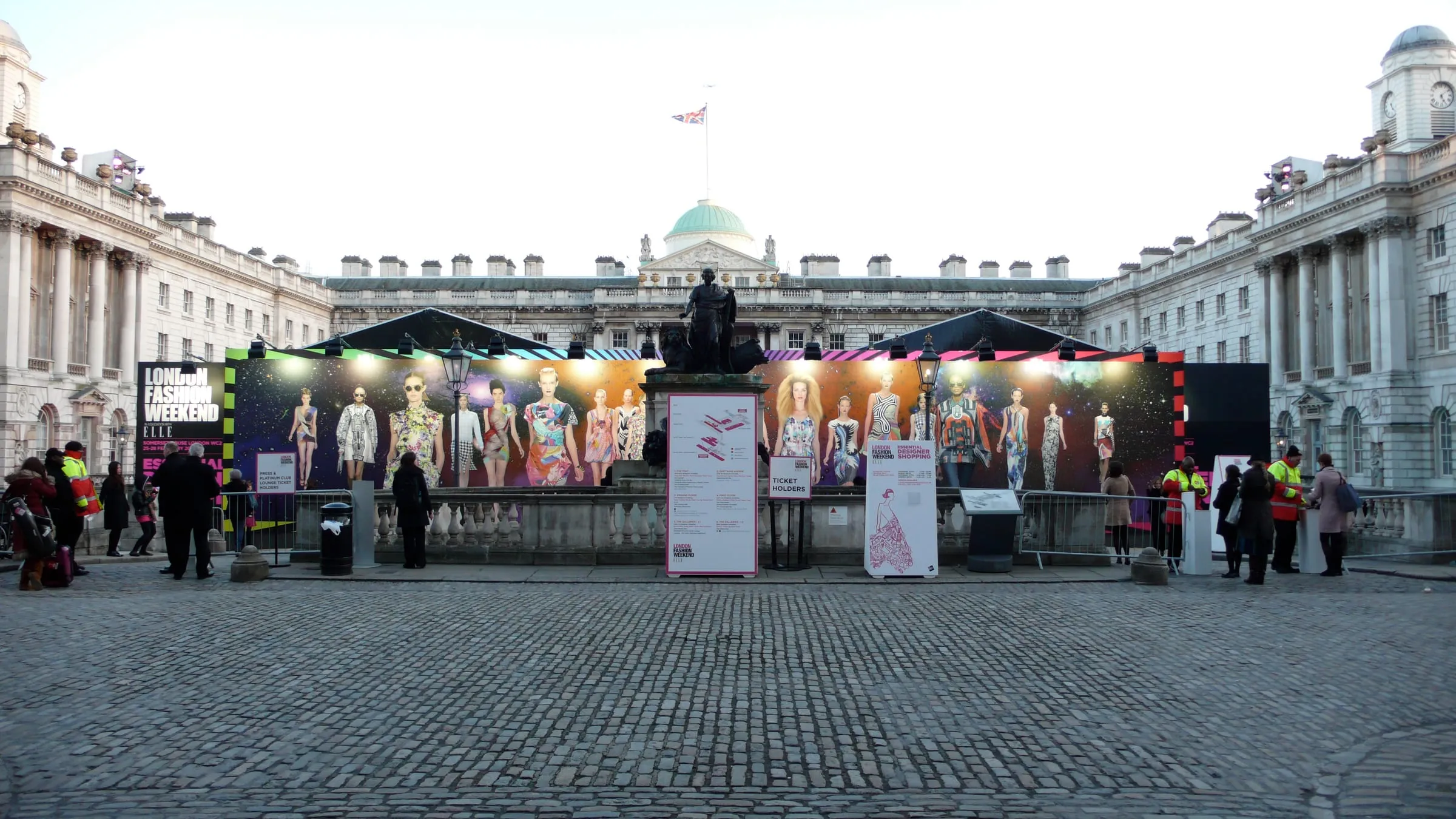 El patio de Somerset House con la entrada de la semana de la moda de Londres