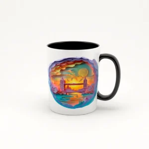 Taza de cerámica blanca con asa negra, decorada con una imagen de un atardecer en Londres al estilo paper cut, mostrando el Tower Bridge y el Palacio de Westminster con colores cálidos y un efecto tridimensional.